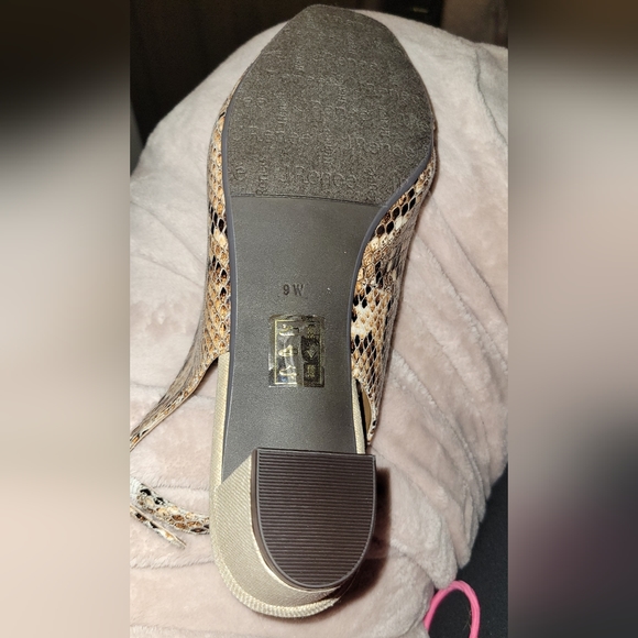 J.Renee Women's Venda Dress Pump size 9W - Picture 8 of 8